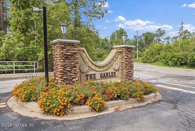 Building Photo - 446 Scrub Jay Dr