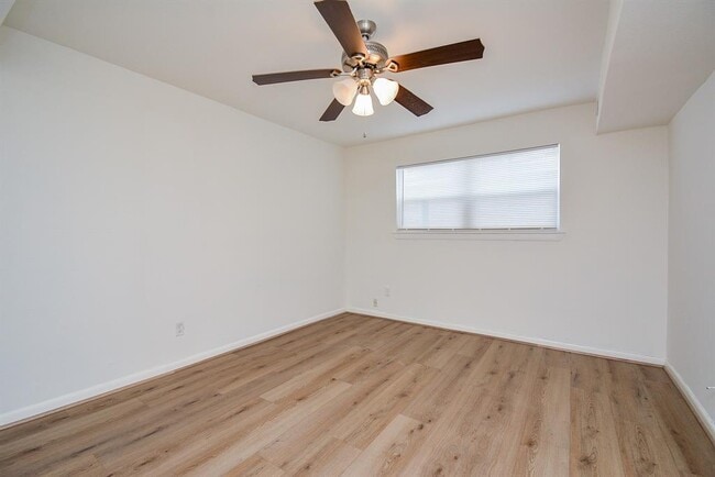 Building Photo - 917 S Ripple Creek Dr