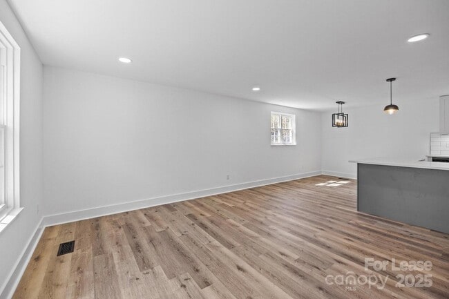 Building Photo - 7120 Clear Crossing Ln