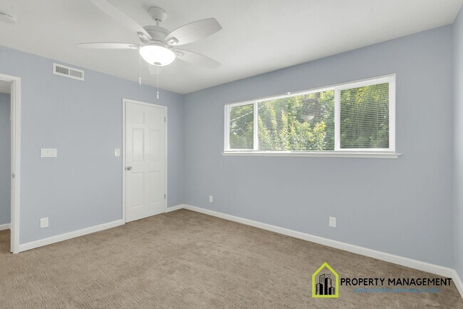 Building Photo - Inviting 3-Bedroom, 2-Bathroom Residence w...