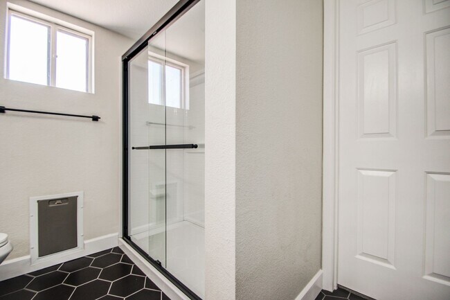Building Photo - Spacious Villa for rent in Phoenix!