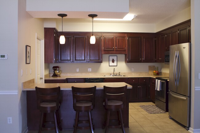 Kitchen with breakfast bar - 184 Concord Ave