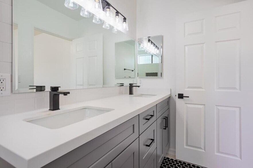 Building Photo - 4454 Coldwater Canyon Ave