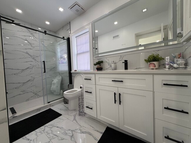 Building Photo - 2964 State St