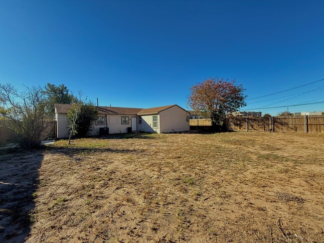 Building Photo - 303 Fiesta Ave