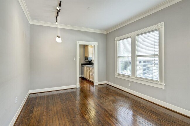 Building Photo - 804 E 27th St