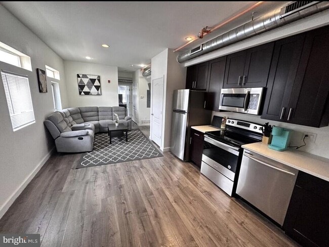 Building Photo - 117 W Girard Ave