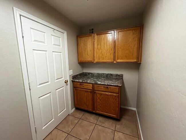 Building Photo - 8802 E University Dr