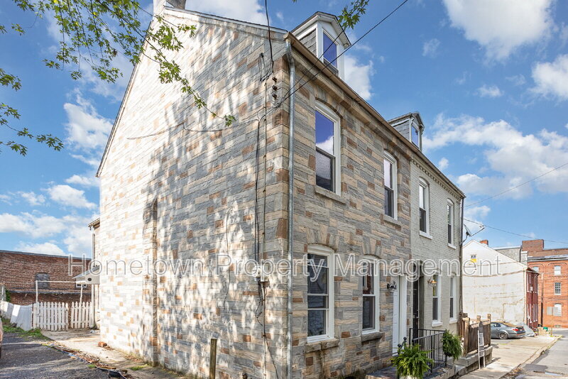 Building Photo - 321 W Mifflin St