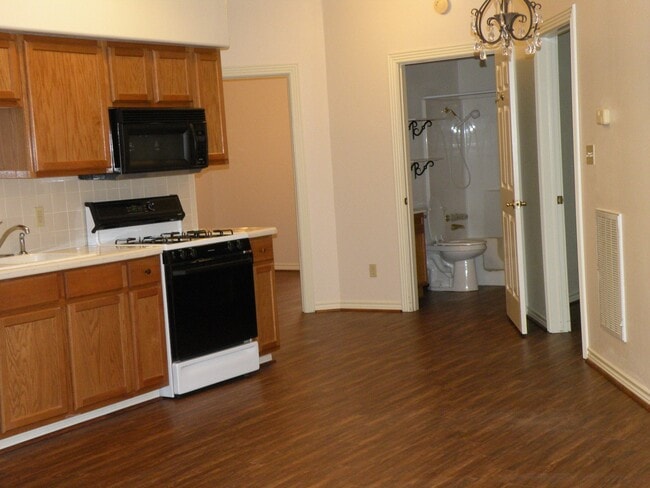 Building Photo - 822 Tangle Oaks Dr