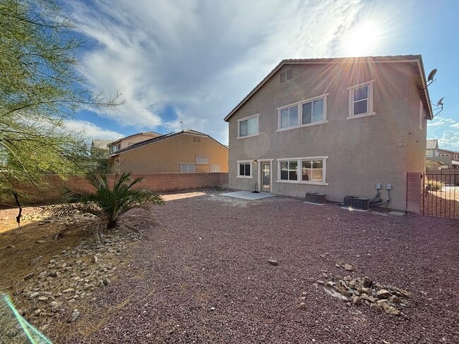Building Photo - Spacious 4BED/3BATH Home Located in North Las Vegas Enjoy Rent-Free Holidays!