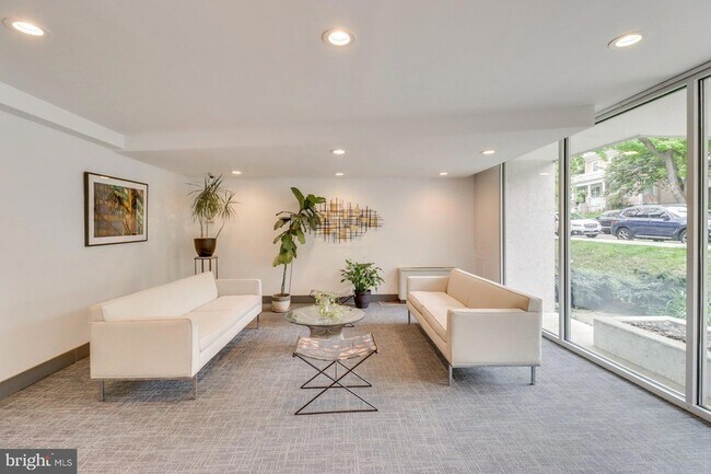 Building Photo - 2710 Macomb St NW