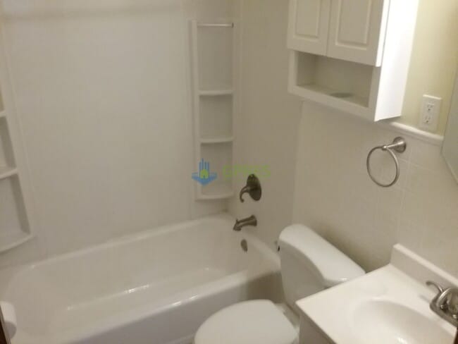 Building Photo - House for rent in the heart of Oakmont