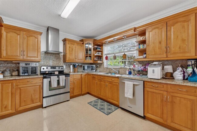 Building Photo - 9000 SW 40th Terrace