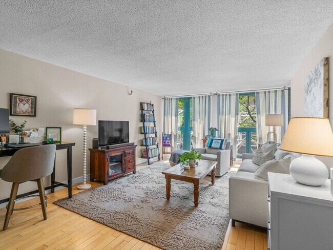 Building Photo - 42 8th St