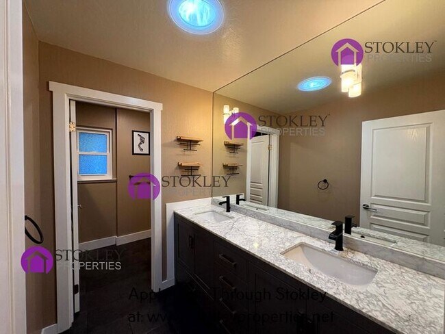 Building Photo - 66 Cuesta Way