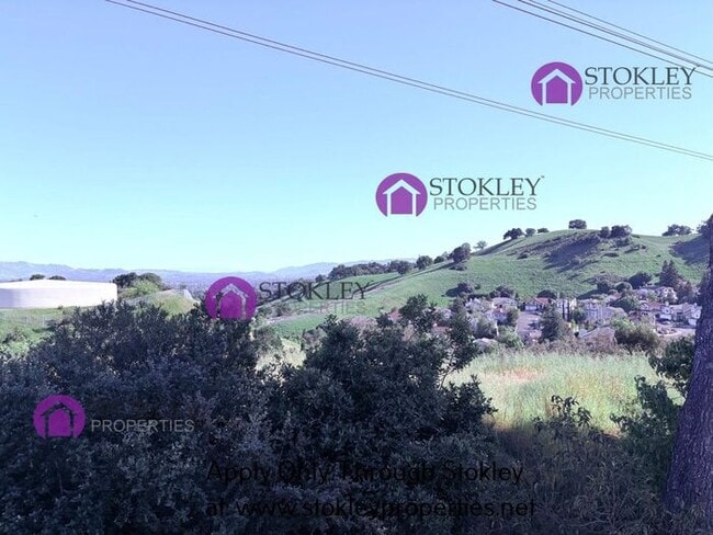 Building Photo - 323 Thistle Cir