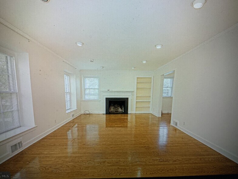Building Photo - 526 Williams Rd