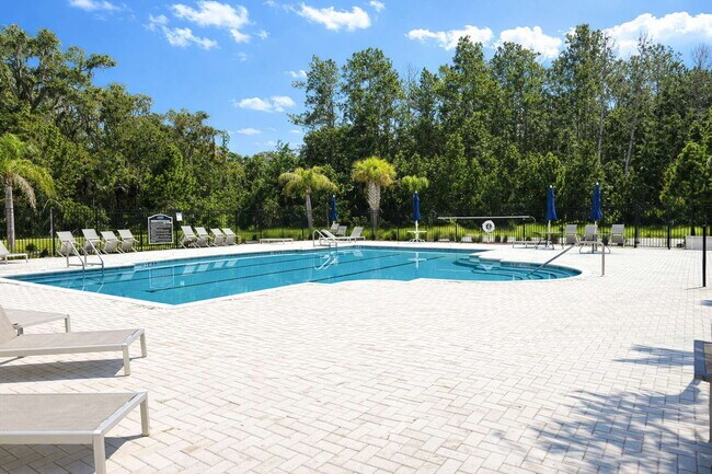 Building Photo - "Charming 2-Bedroom Brooksville Retreat with Stylish Granite Touches – 1983 Sq. Ft. of Comfort!" ...