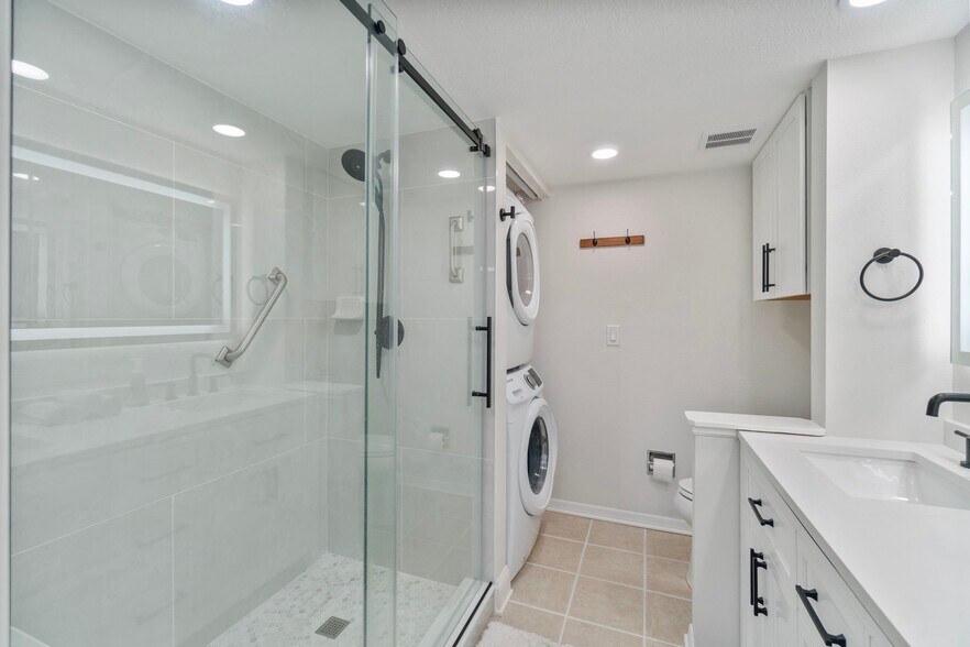 Building Photo - 433 Cerromar Ln