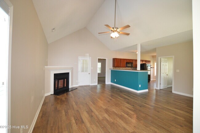 Building Photo - 24 Jasmine Ln