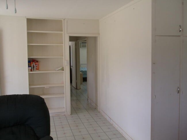 Building Photo - 3 bed/1.5 bath with large yard.