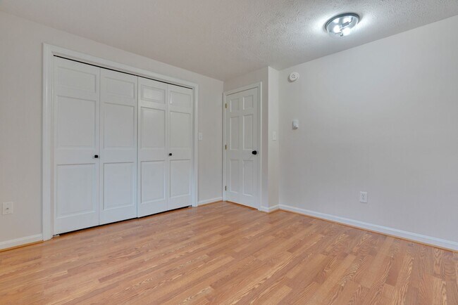 Building Photo - Charming Single Family Home offering  3-be...