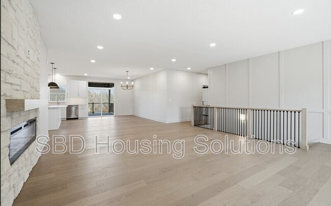 Building Photo - 1412 NE Ernest Way