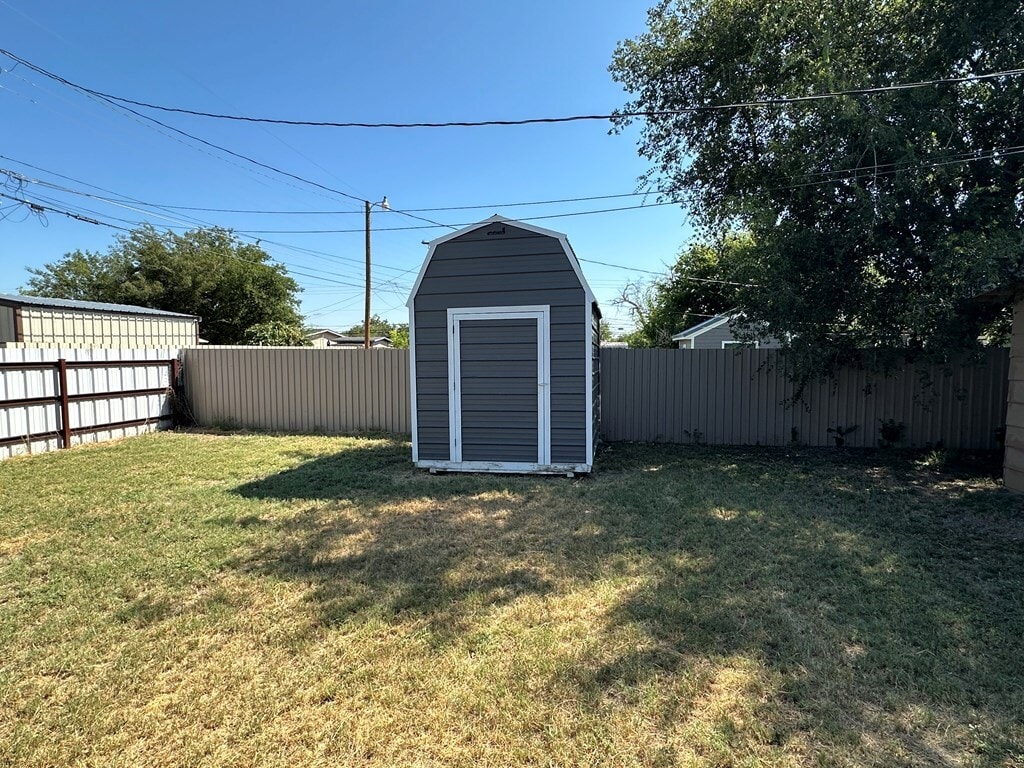 Building Photo - 2110 Glenwood Dr