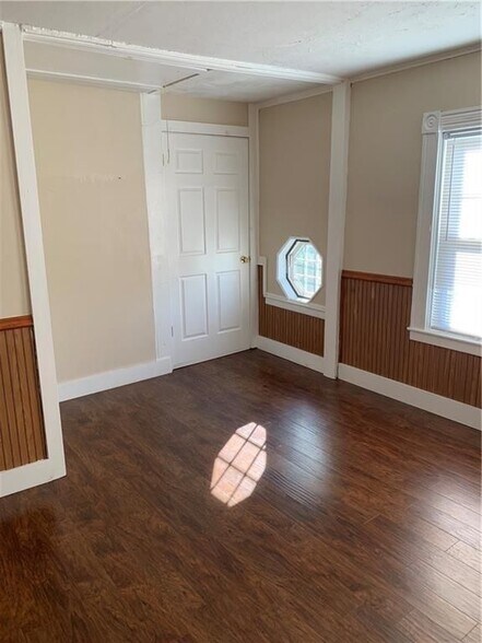 Building Photo - 14 Wallace Ave