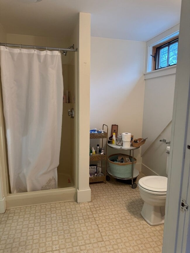 Building Photo - 3 bedroom, 2.5 bath home walking distance to Dartmouth College