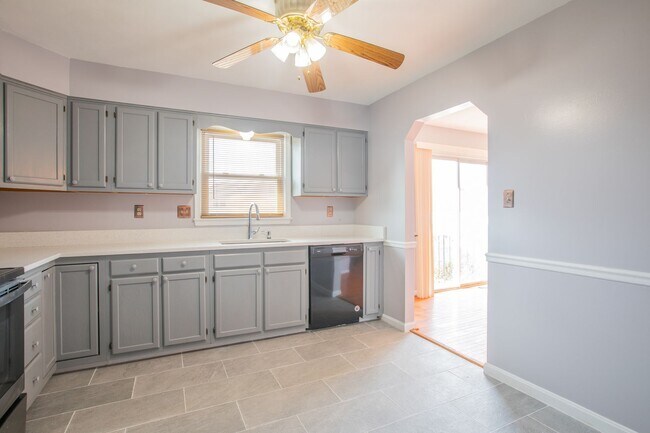 Building Photo - Beautiful 5 BR/3 BA Single-Family Home wit...