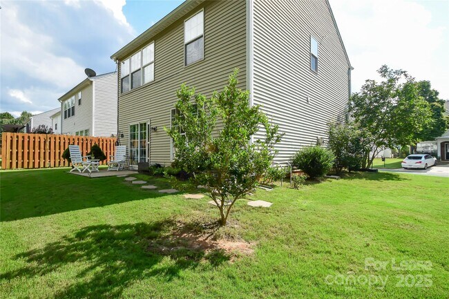 Building Photo - 2121 Kaybird Ln