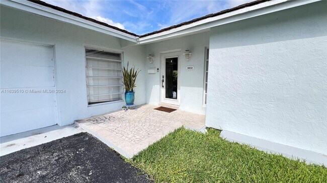 Building Photo - 19830 Bel Aire Dr