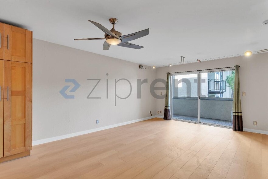 Building Photo - 955 Shorepoint Ct