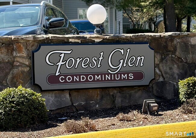 Building Photo - 1 Forest Glen Cir