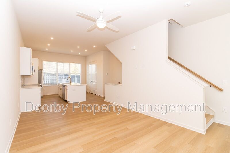 Building Photo - 642 Belletrace Cir