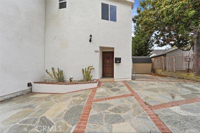 Building Photo - 709 Warren Ln