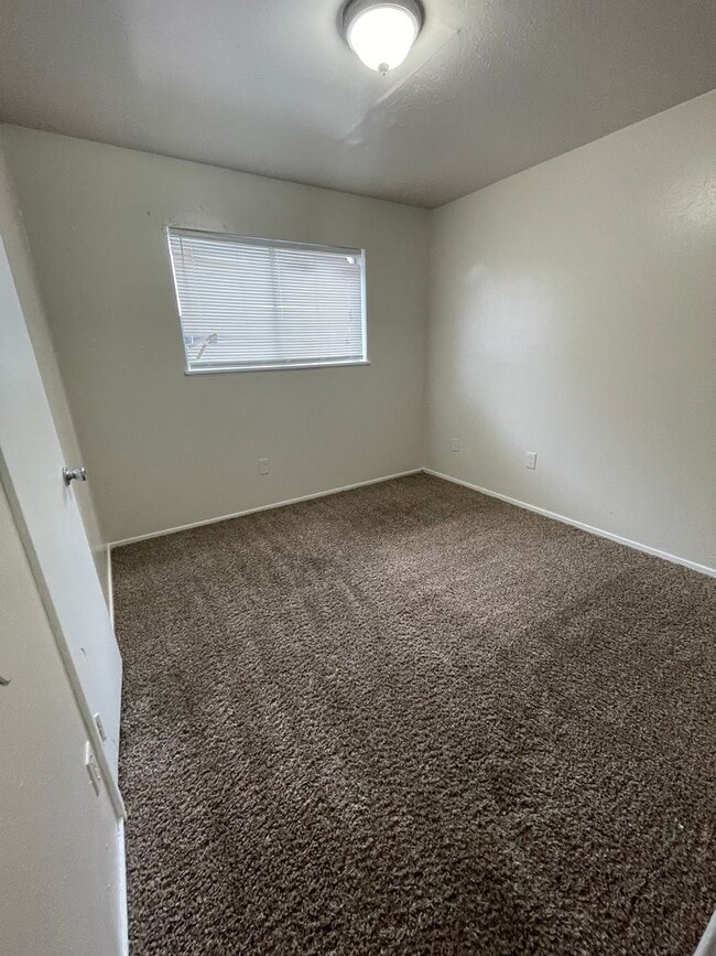 Building Photo - Large 4 Bed Home in West Shreveport