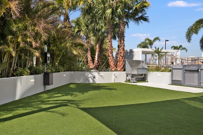 Building Photo - 400 Central Ave