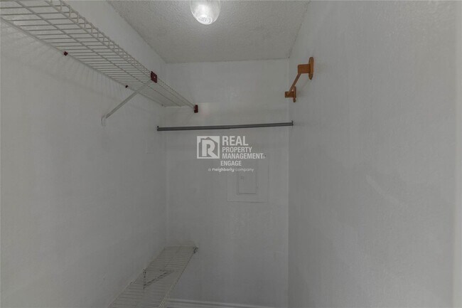 Building Photo - 1 Bedroom 1 Bath Unit Available for Rent i...