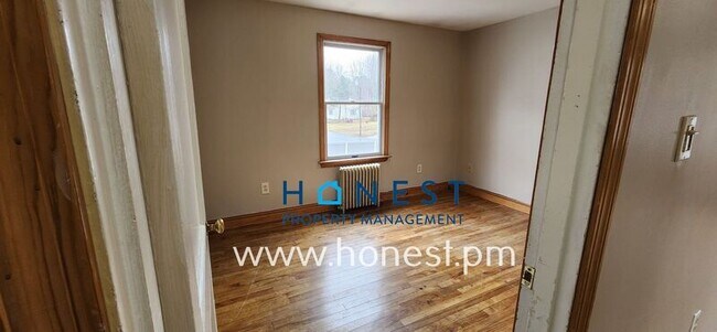 Building Photo - 4 Pierce St