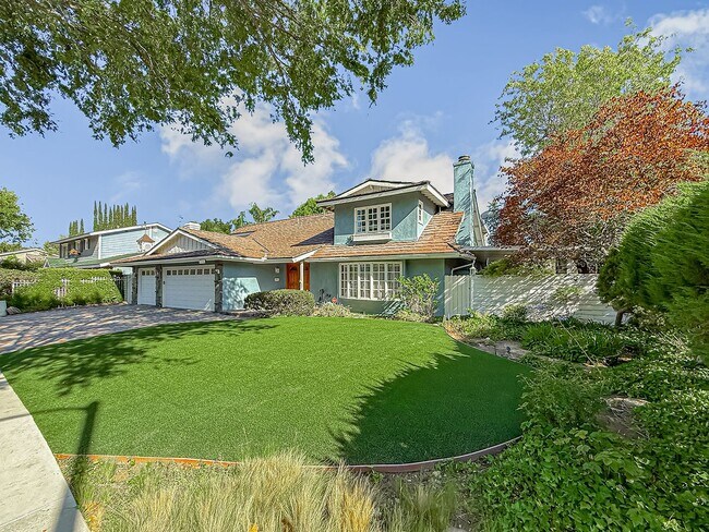 Building Photo - Calabasas 4BR w/pool + spa, views, solar panels + ALL appliances!