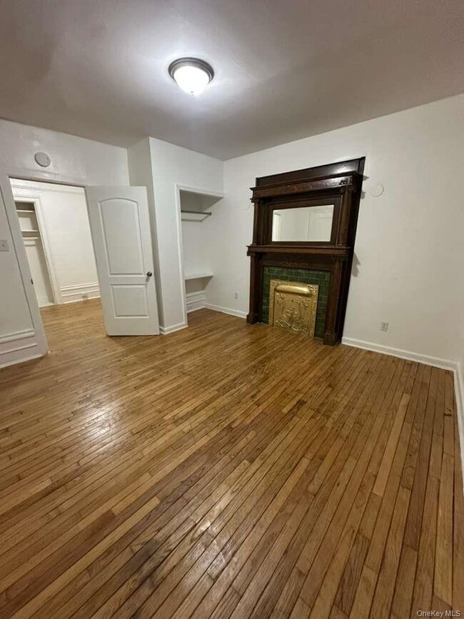 Building Photo - 2026 Ryer Ave