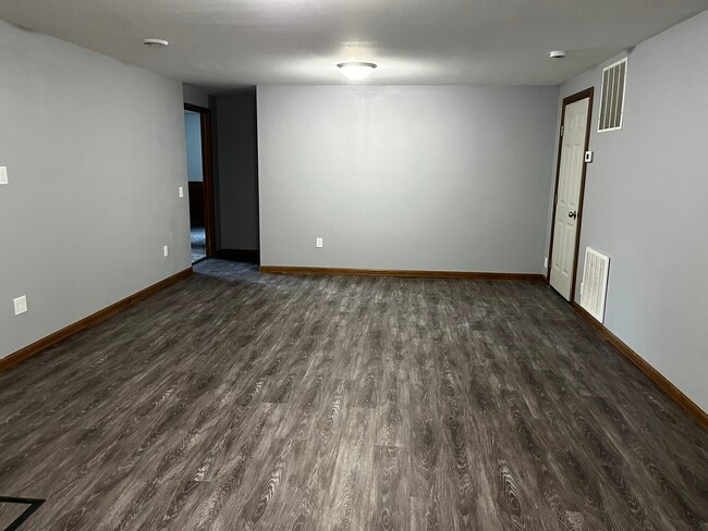 Building Photo - Main Street Lower Apartment