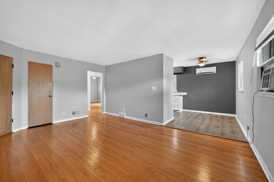 Building Photo - 1141 Waukegan Rd