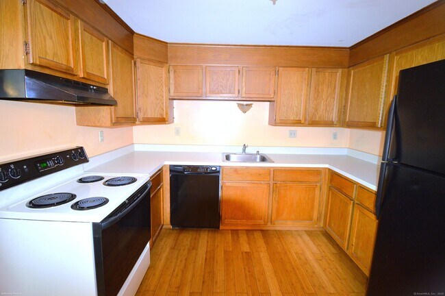 Building Photo - 246 Woodford Ave