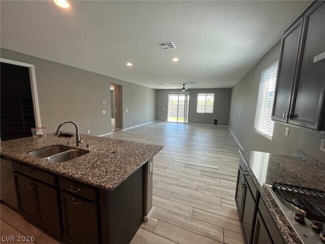 Building Photo - 6016 Bugsy St