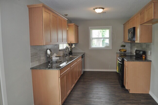 Building Photo - 817 Mulkey Ln