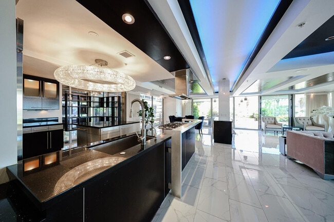 Building Photo - 7157 E Rancho Vista Dr